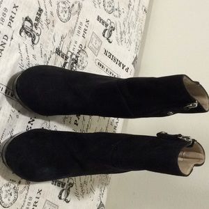 ELLEN TRACY BLACK SUEDE HALF BOOT